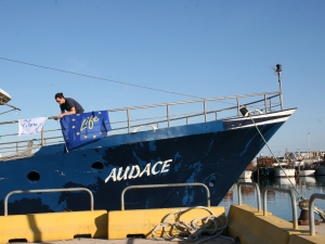 The banners of Tartalife up the bow of MP Audace